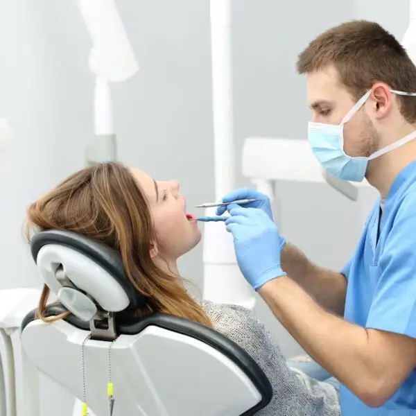 understanding what constitutes a dental emergency image3 600x600